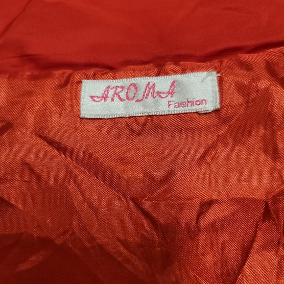 Red Short Puffer - Picture 5 of 5